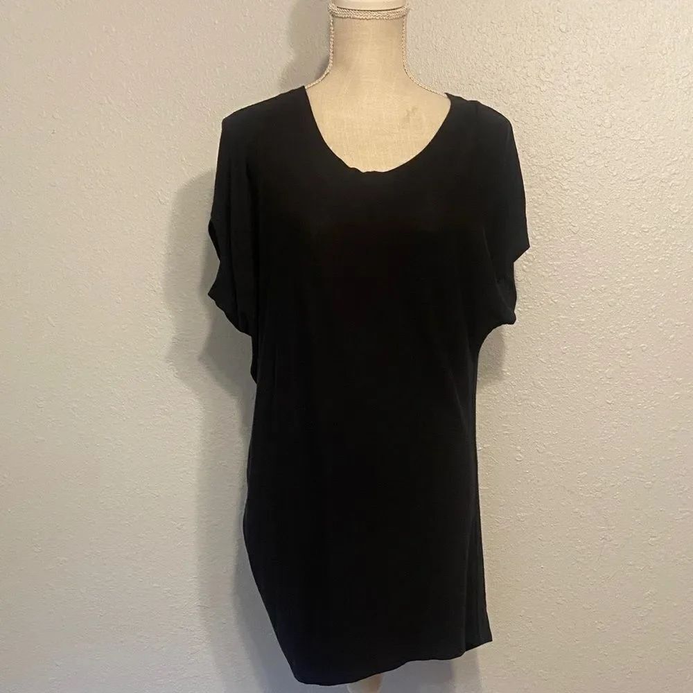 Athleta Black Threadlight Asymmetrical Short Sleeve Lightweight Top Size Medium